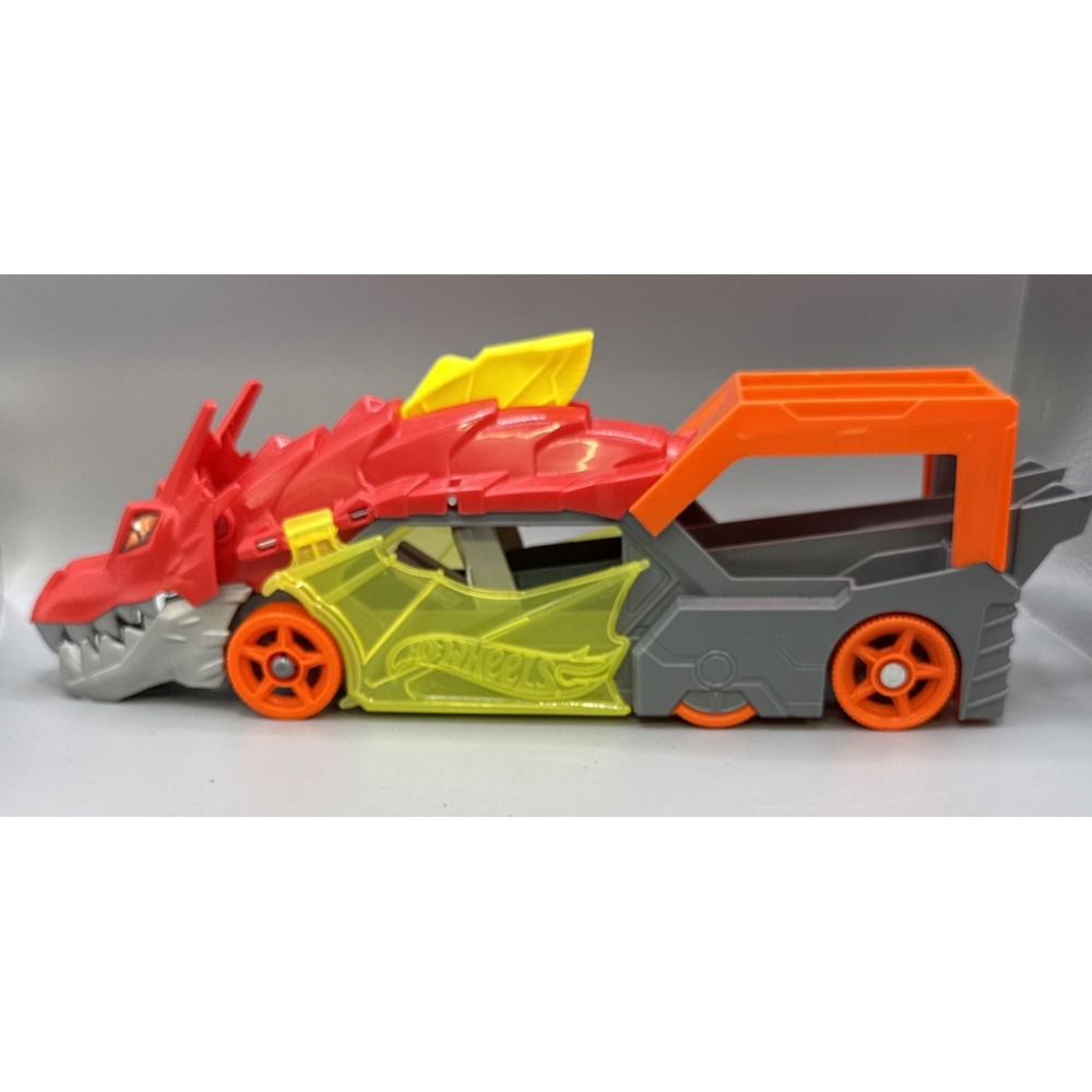 Hot Wheels Dragon Launcher and vehicle transporter, holds 6 cars Used